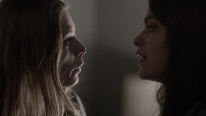 Ashley-Greene-dot-nl_Rogue4x05PoolBoy1714.jpg
