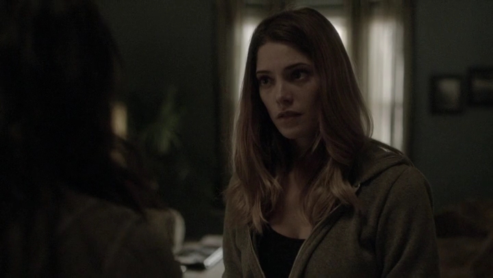 Ashley-Greene-dot-nl_Rogue4x05PoolBoy1738.jpg