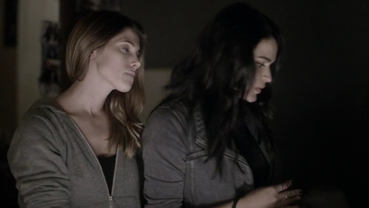 Ashley-Greene-dot-nl_Rogue4x05PoolBoy2094.jpg