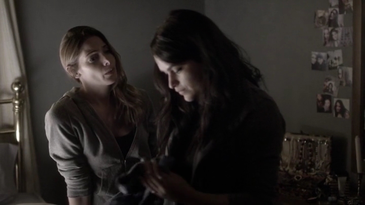Ashley-Greene-dot-nl_Rogue4x05PoolBoy2096.jpg
