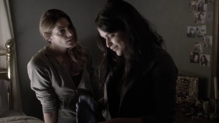 Ashley-Greene-dot-nl_Rogue4x05PoolBoy2097.jpg