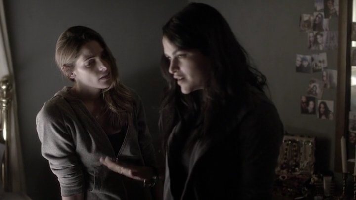 Ashley-Greene-dot-nl_Rogue4x05PoolBoy2099.jpg