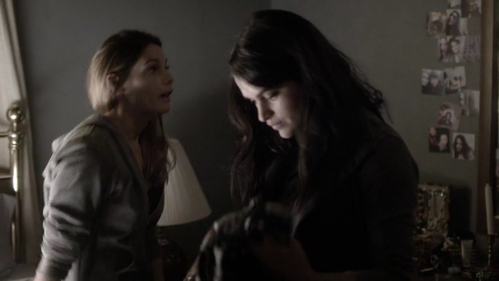 Ashley-Greene-dot-nl_Rogue4x05PoolBoy2104.jpg