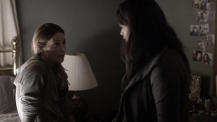 Ashley-Greene-dot-nl_Rogue4x05PoolBoy2109.jpg