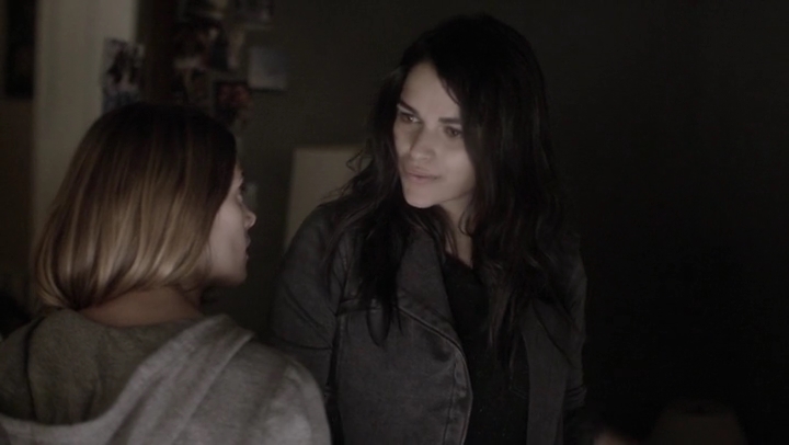 Ashley-Greene-dot-nl_Rogue4x05PoolBoy2113.jpg