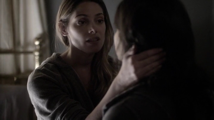 Ashley-Greene-dot-nl_Rogue4x05PoolBoy2122.jpg