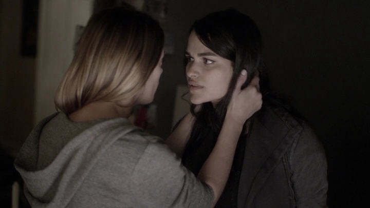 Ashley-Greene-dot-nl_Rogue4x05PoolBoy2126.jpg