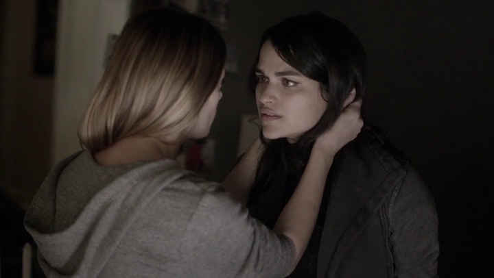 Ashley-Greene-dot-nl_Rogue4x05PoolBoy2127.jpg