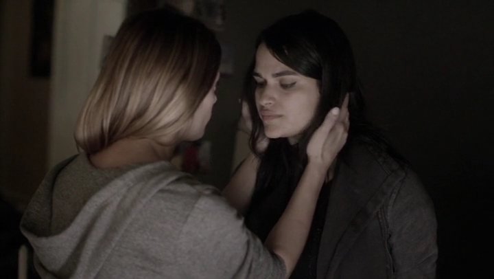 Ashley-Greene-dot-nl_Rogue4x05PoolBoy2128.jpg