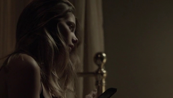 Ashley-Greene-dot-nl_Rogue4x05PoolBoy2667.jpg