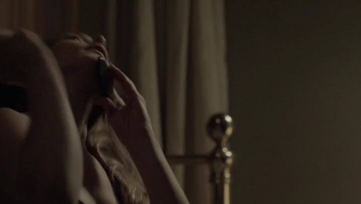 Ashley-Greene-dot-nl_Rogue4x05PoolBoy2668.jpg