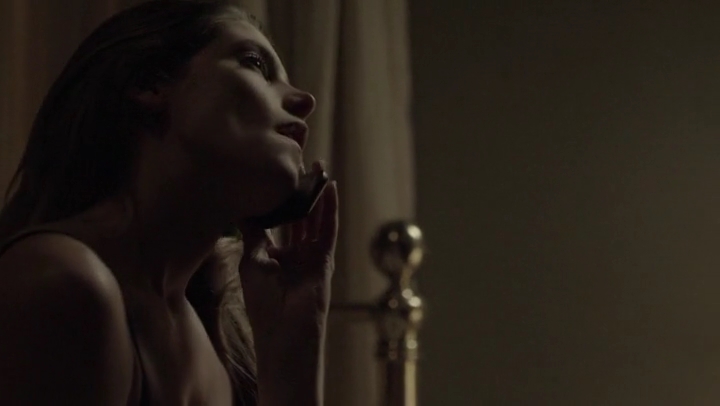 Ashley-Greene-dot-nl_Rogue4x05PoolBoy2669.jpg