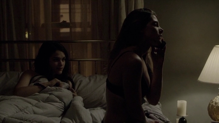 Ashley-Greene-dot-nl_Rogue4x05PoolBoy2680.jpg