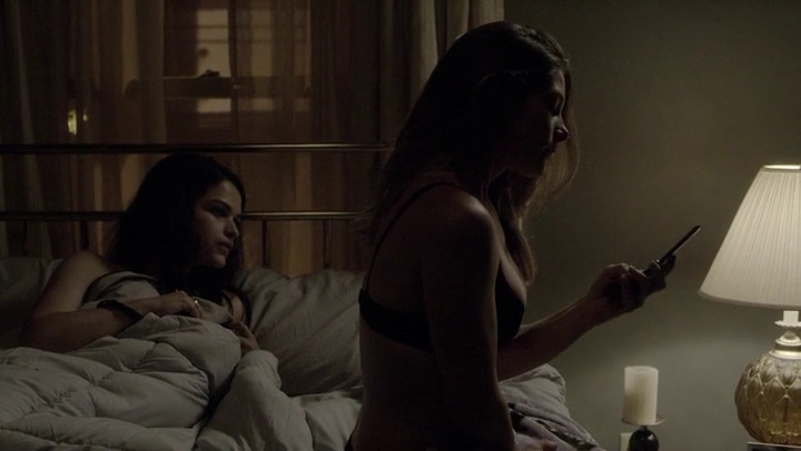 Ashley-Greene-dot-nl_Rogue4x05PoolBoy2685.jpg