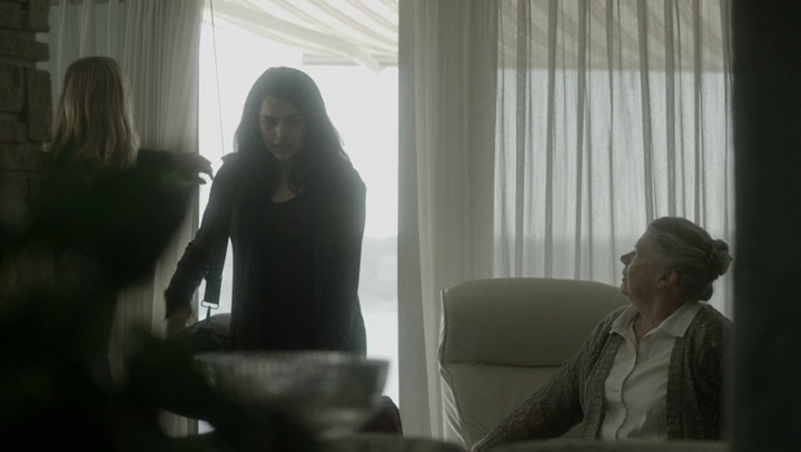 Ashley-Greene-dot-NL_Rogue4x06Elk2737.jpg