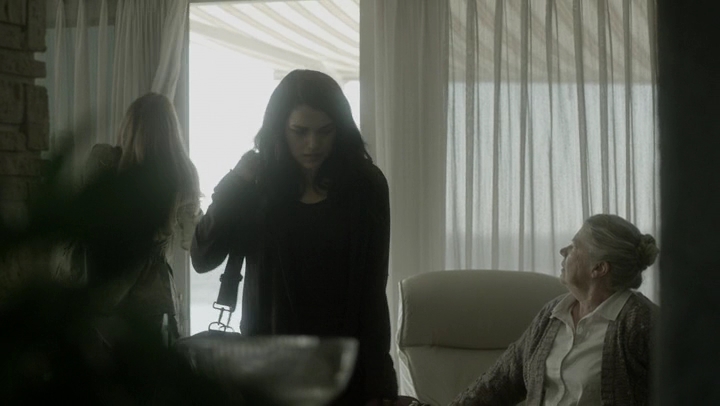 Ashley-Greene-dot-NL_Rogue4x06Elk2738.jpg