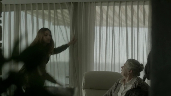 Ashley-Greene-dot-NL_Rogue4x06Elk2740.jpg