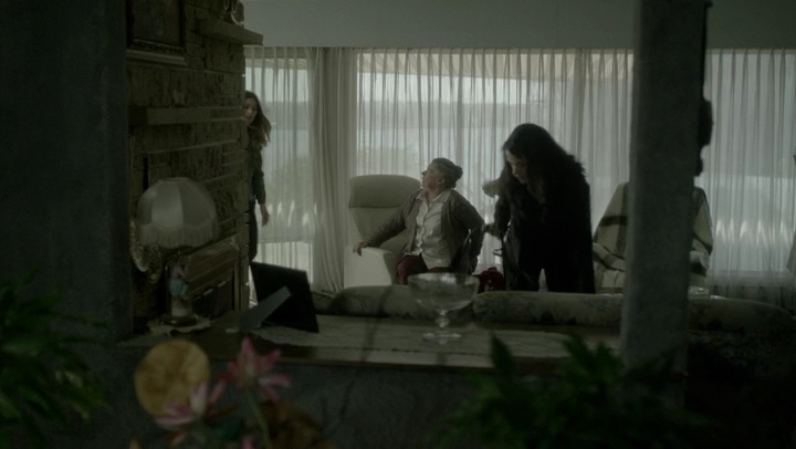 Ashley-Greene-dot-NL_Rogue4x06Elk2741.jpg