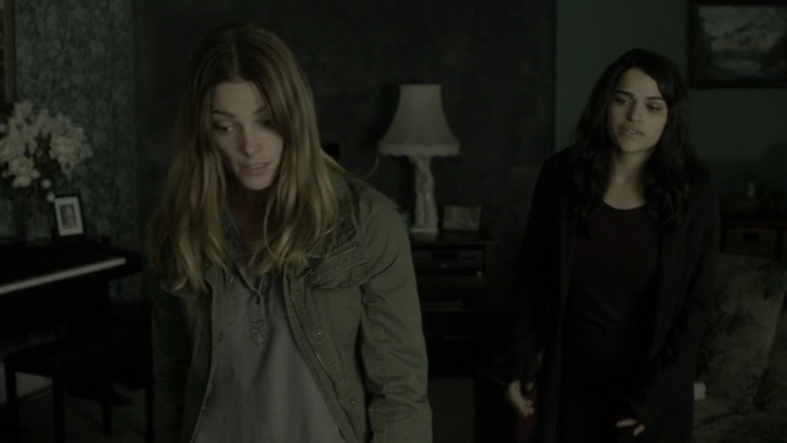 Ashley-Greene-dot-NL_Rogue4x06Elk2749.jpg