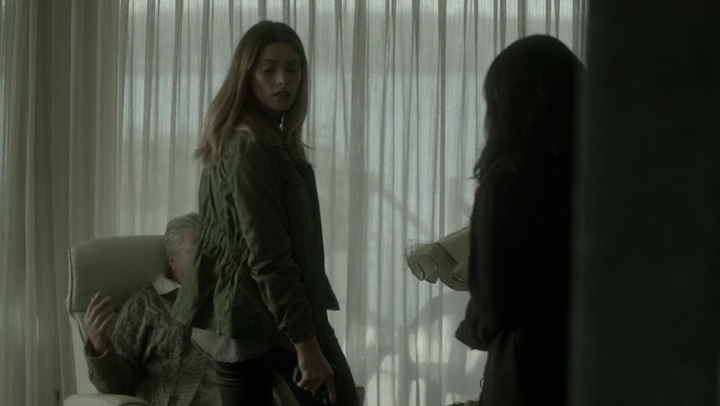Ashley-Greene-dot-NL_Rogue4x06Elk2752.jpg