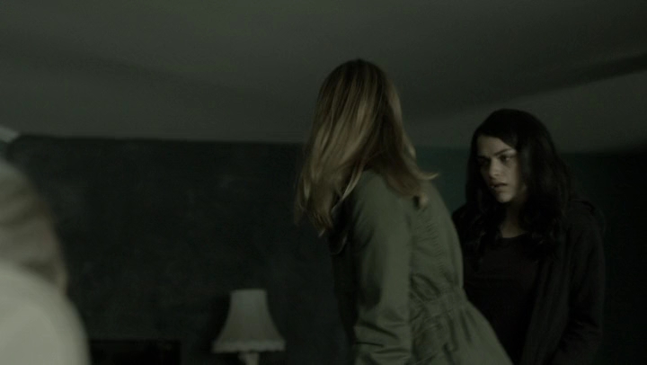 Ashley-Greene-dot-NL_Rogue4x06Elk2754.jpg