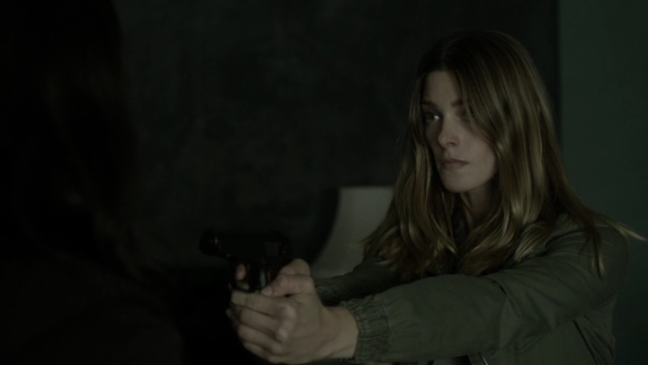Ashley-Greene-dot-NL_Rogue4x07Bifocals0022.jpg