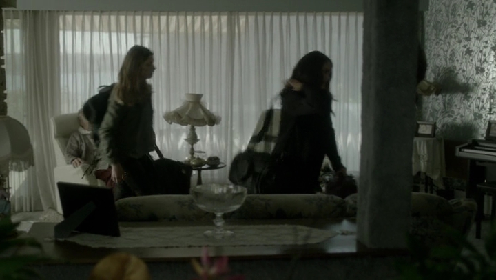Ashley-Greene-dot-NL_Rogue4x07Bifocals0031.jpg