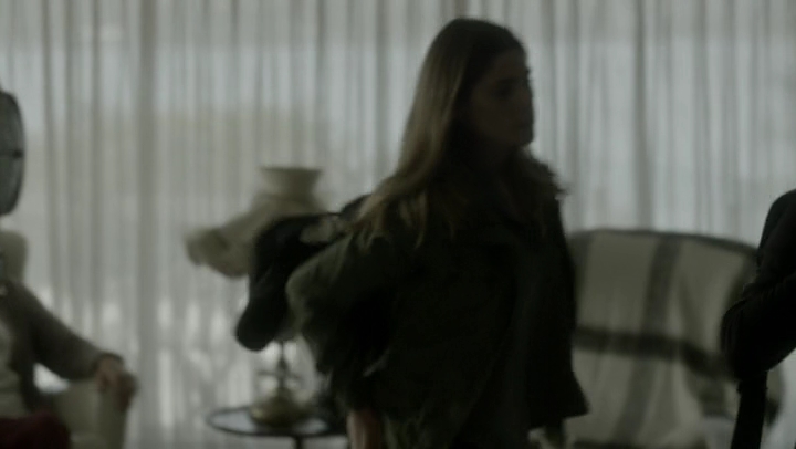 Ashley-Greene-dot-NL_Rogue4x07Bifocals0032.jpg