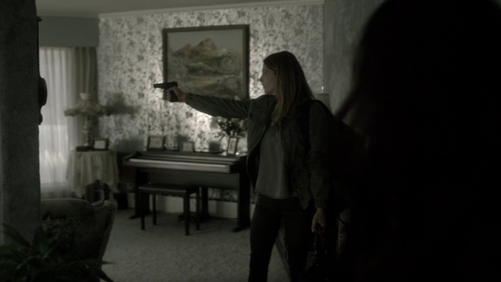 Ashley-Greene-dot-NL_Rogue4x07Bifocals0039.jpg