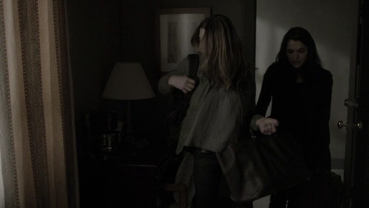 Ashley-Greene-dot-NL_Rogue4x07Bifocals0224.jpg