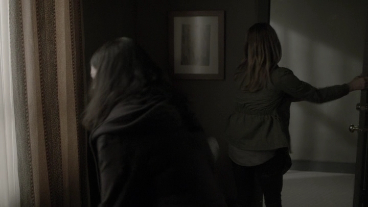 Ashley-Greene-dot-NL_Rogue4x07Bifocals0227.jpg