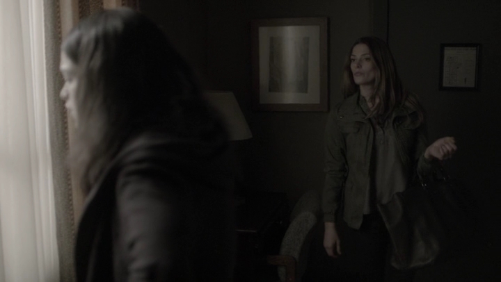 Ashley-Greene-dot-NL_Rogue4x07Bifocals0232.jpg