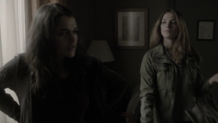Ashley-Greene-dot-NL_Rogue4x07Bifocals0233.jpg