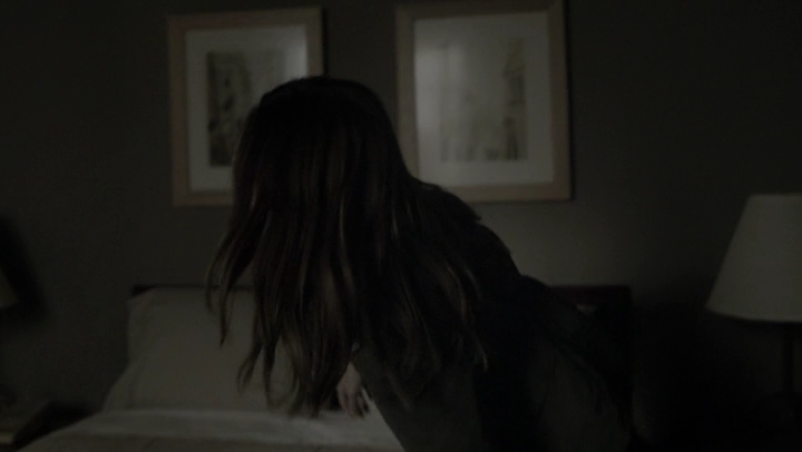 Ashley-Greene-dot-NL_Rogue4x07Bifocals0237.jpg