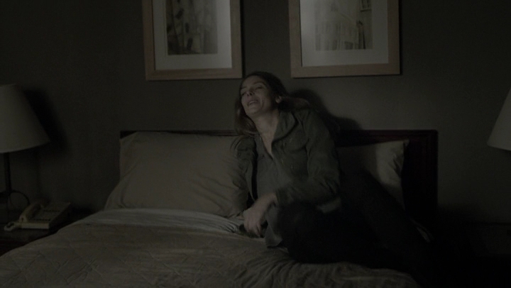 Ashley-Greene-dot-NL_Rogue4x07Bifocals0238.jpg