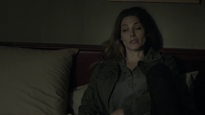 Ashley-Greene-dot-NL_Rogue4x07Bifocals0242.jpg