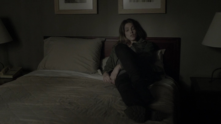 Ashley-Greene-dot-NL_Rogue4x07Bifocals0249.jpg