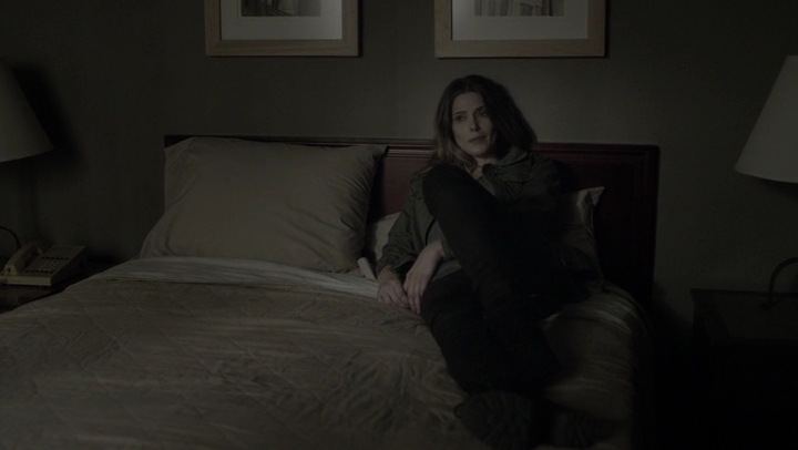 Ashley-Greene-dot-NL_Rogue4x07Bifocals0252.jpg