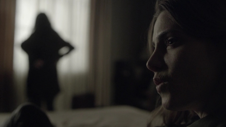 Ashley-Greene-dot-NL_Rogue4x07Bifocals0271.jpg