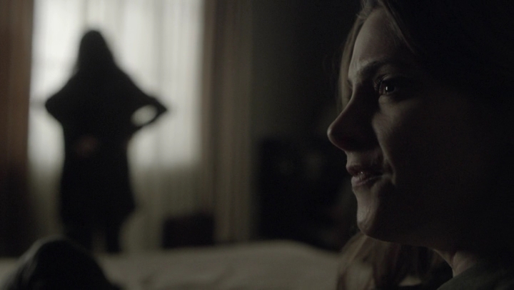 Ashley-Greene-dot-NL_Rogue4x07Bifocals0275.jpg