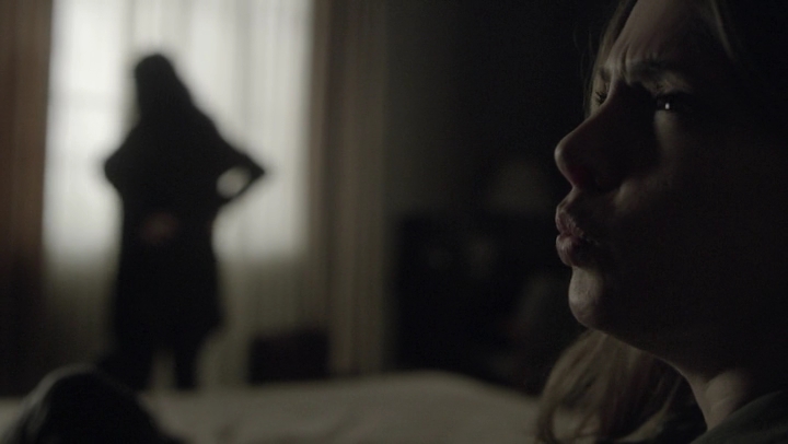 Ashley-Greene-dot-NL_Rogue4x07Bifocals0276.jpg