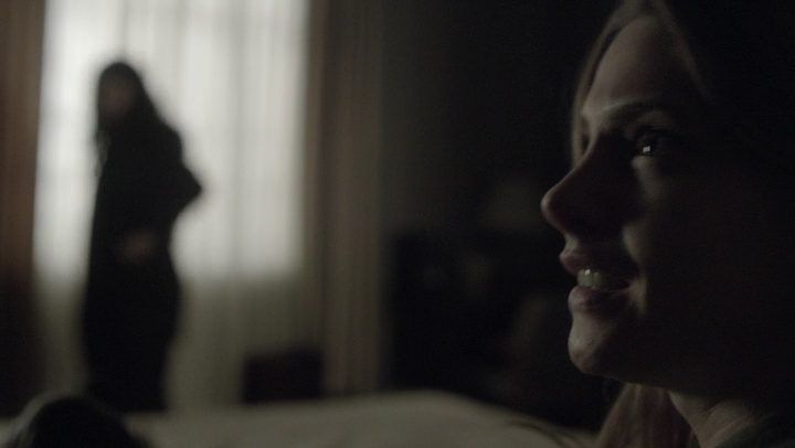 Ashley-Greene-dot-NL_Rogue4x07Bifocals0277.jpg