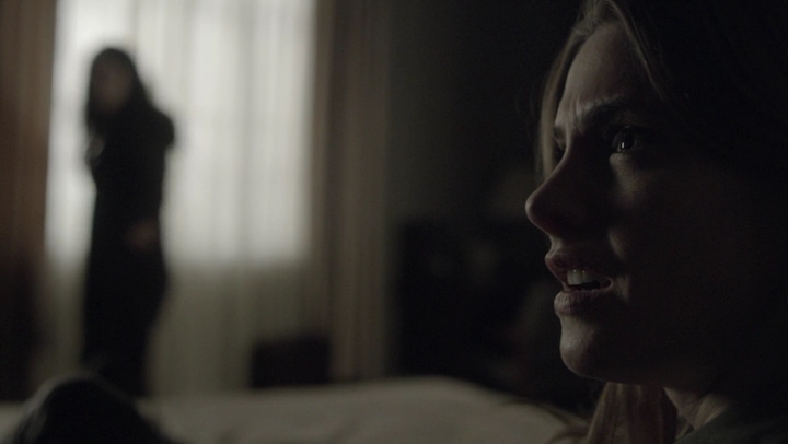 Ashley-Greene-dot-NL_Rogue4x07Bifocals0278.jpg
