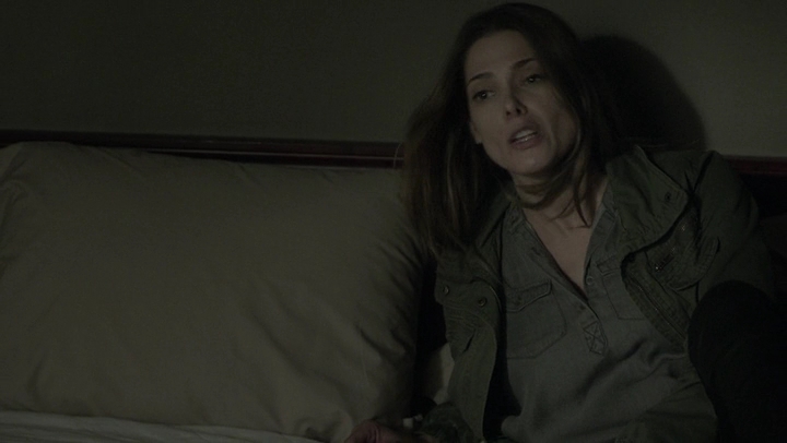 Ashley-Greene-dot-NL_Rogue4x07Bifocals0283.jpg