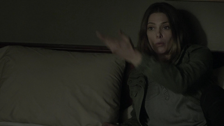 Ashley-Greene-dot-NL_Rogue4x07Bifocals0287.jpg