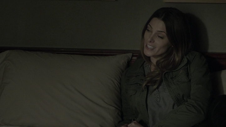 Ashley-Greene-dot-NL_Rogue4x07Bifocals0295.jpg
