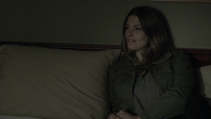 Ashley-Greene-dot-NL_Rogue4x07Bifocals0303.jpg