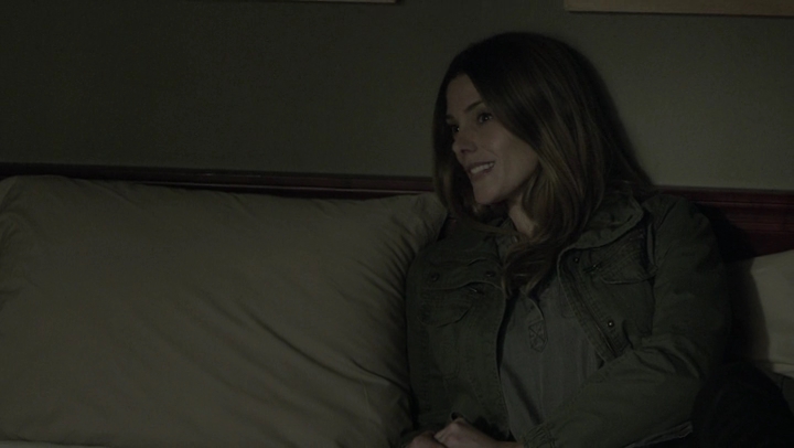 Ashley-Greene-dot-NL_Rogue4x07Bifocals0304.jpg