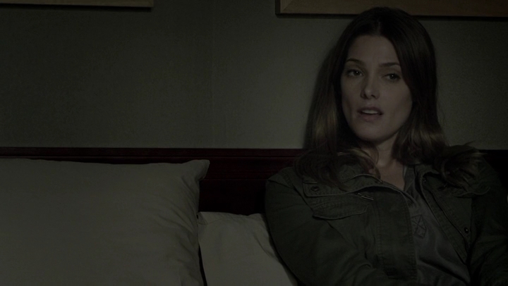 Ashley-Greene-dot-NL_Rogue4x07Bifocals0315.jpg