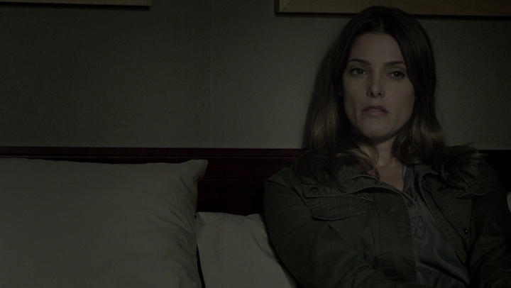 Ashley-Greene-dot-NL_Rogue4x07Bifocals0316.jpg